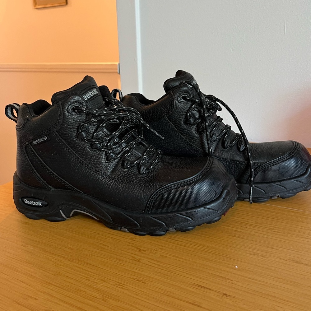 Men’s Size 6.5 Women’s Size 8.5 Reebok TIAHAWK Composite Toe Black Hiking Boots